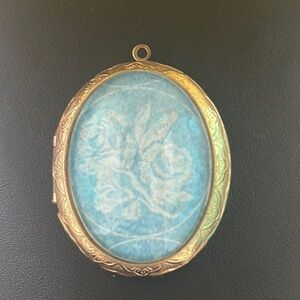 Vintage Elegant Gold and Blue Cameo Rose Pendant